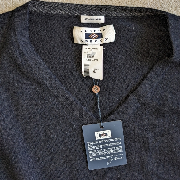 NWT Men's Abboud Black Cashmere V-neck Winter Sweater | Size XL - Picture 7 of 7